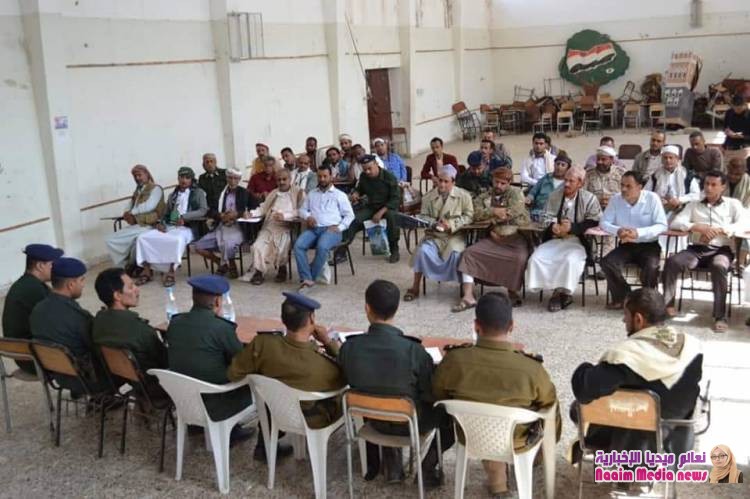 لقاء موسع لقيادات أمنية بشرطة تعز  بعقال الحارات....لمديرية القاهرة