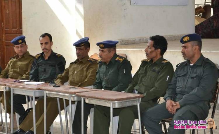 لقاء موسع لقيادات أمنية بشرطة تعز  بعقال الحارات....لمديرية القاهرة