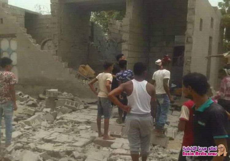 قذائف حوثية تحرق بيوت النازحين وإصابات خطيرة في التحيتا