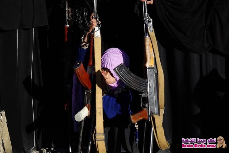 تجييش حوثي لحرب أسوأ.. رُسُل الزينبيات في مهمة "تديين" نسوية في الحديدة