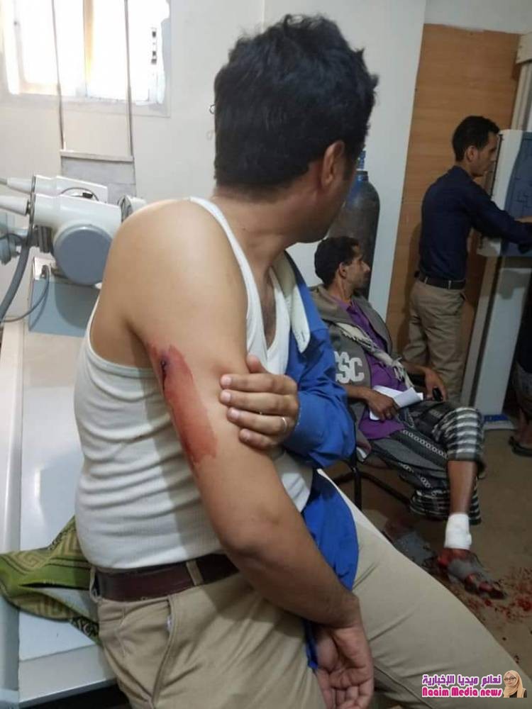  عااااجل ... اصابة 6 مواطنيين بينهم أطفال في ساحة الحرية بتعز