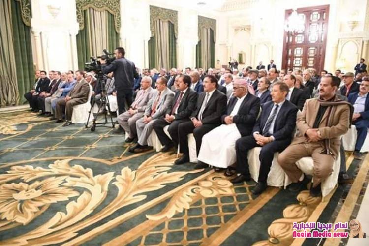 رئيس الجمهورية خلال لقائه باعضاء البرلمان يوجه الحكومة بصرف مرتبات الجهاز الإداري في #الحديدة