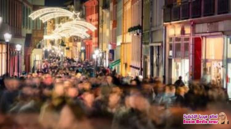 احتفالات الكريسماس: كيف يقضي العاملون بالمحال التجارية الأعياد؟