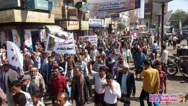 تعز.. مسيرة لأسر ضحايا الاغتيالات تطالب بضبط القتلة وتقديمهم للمحاكمة