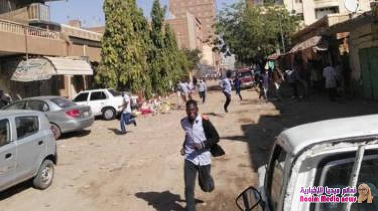 المظاهرات في السودان: الشرطة تطلق قنابل الغاز على محتجين يطالبون بتنحي الرئيس عمر البشير في الخرطوم