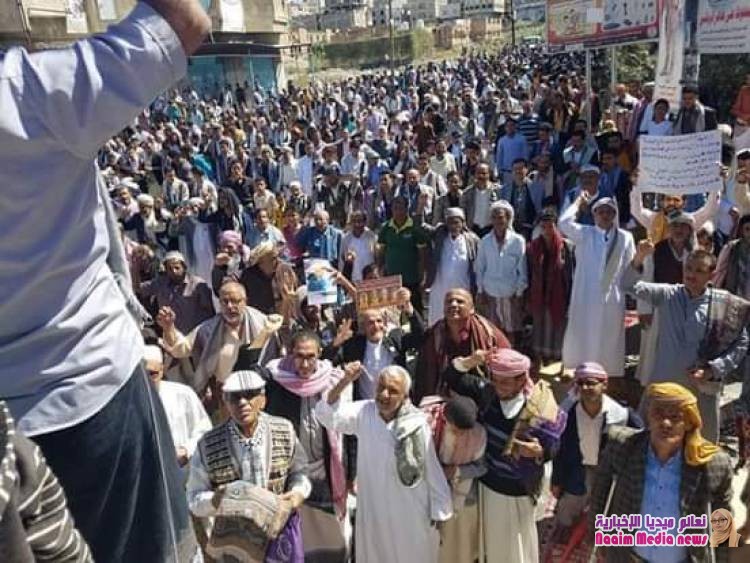 شعائر صلاة الجمعة والصلاة على 3 شهداء قضوا نحبهم في متارس البطولة والفداء