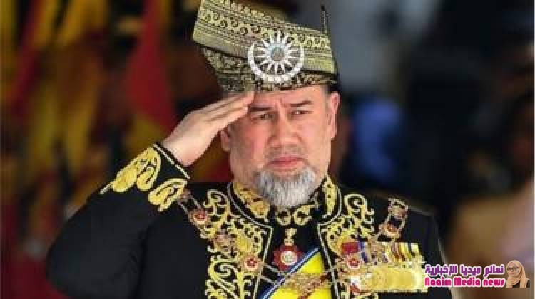 من هو السلطان محمد الخامس ملك ماليزيا الذي تنازل عن العرش وسط أنباء عن زواجه بملكة جمال روسية؟