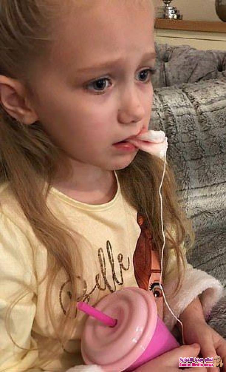 طفلة بريطانية تتقيأ جلطات دموية بسبب الإهمال الطبي