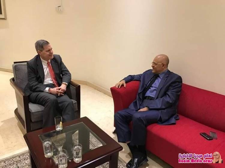 محافظ تعز يبحث مع السفير الأمريكي الوضع الإنساني والإحتياجات التنموية في تعز 