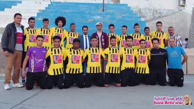 مدير عام الشباب والرياضة يطلع على استعدادات فريق الصقر المشارك في بطولة المحبة والسلام للمحافظات المحررة