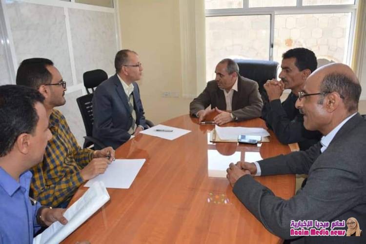 وكيل أول محافظة تعز يتفقد سير العمل في عدد من المكاتب الحكومية بالمحافظة