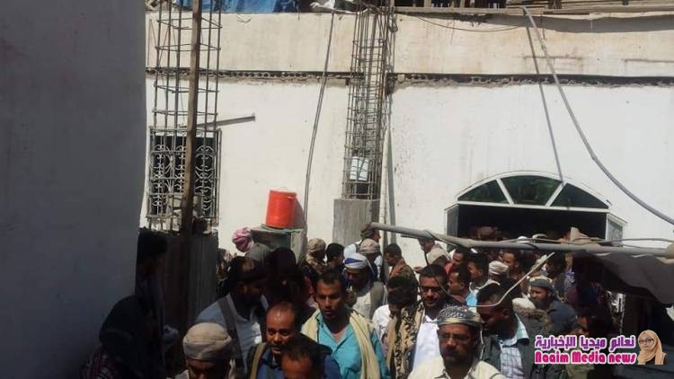 تعز : تشييع رسمي وشعبي للفقيد فواز الجماعي ". ‏‎