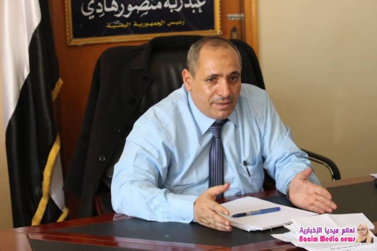 الوكيل المخلافي  يترأس اجتماعاً موسعاً بقيادة وموظفي صندوق النظافة والتحسين