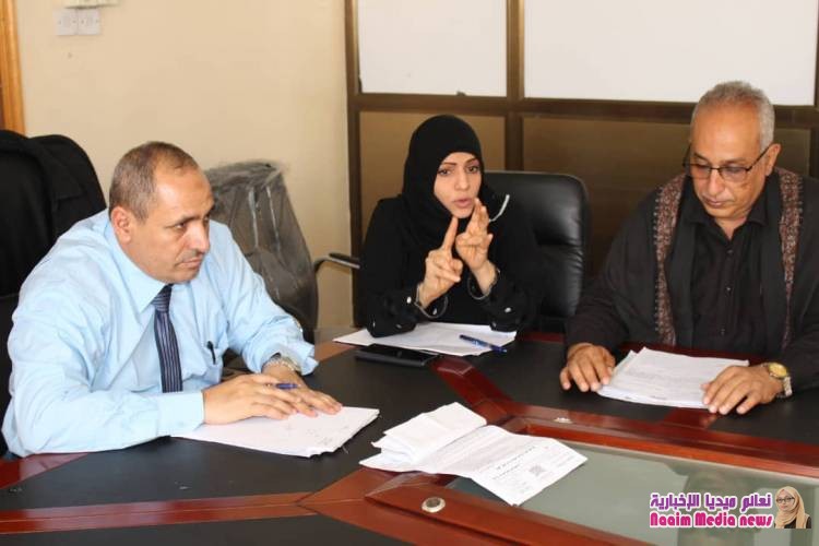 الوكيل المخلافي  يترأس اجتماعاً موسعاً بقيادة وموظفي صندوق النظافة والتحسين