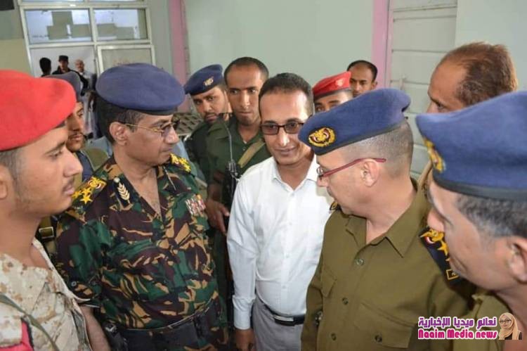 مدير عام شرطة محافظة تعز يزور مرافق رئيس محكمة الإستئناف ويطمئن على صحته...