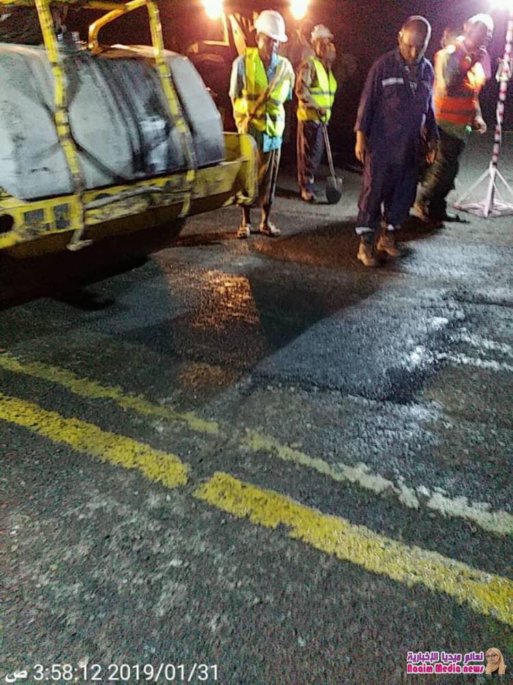 صندوق صيانة الطرق بعدن يواصل تنفيذ أعمال التدخل العاجل لمشروع سفلتة مدرج مطار عدن. 
