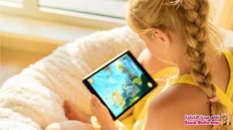 منع الأطفال من استخدام الأجهزة الذكية وقت العشاء ووقت النوم قد يجنبهم أضرارها