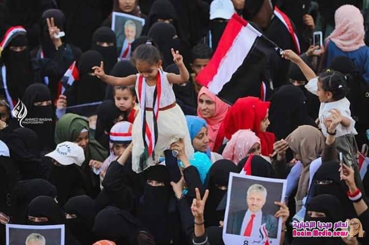 تعز تحتفي بالذكري الثامنة لثورة لحادي عشر من فبراير بكرنفال شعبي حاشد