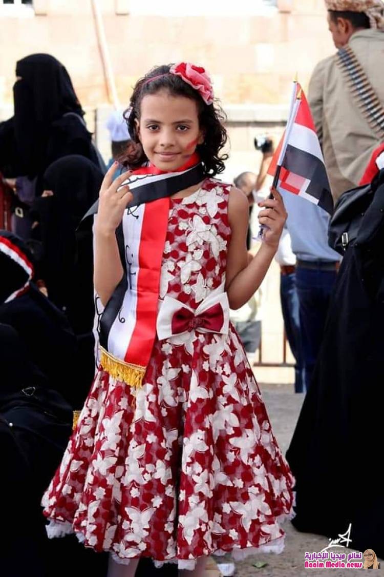 الآلاف يحتشدون وسط مدينة تعز في كرنفال شعبي؛ احتفاءا بالذكرى الثامنة لثورة فبراير