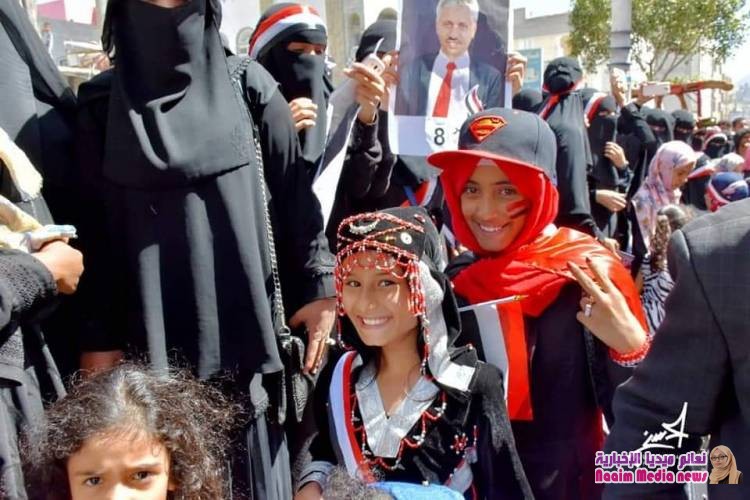 الآلاف يحتشدون وسط مدينة تعز في كرنفال شعبي؛ احتفاءا بالذكرى الثامنة لثورة فبراير