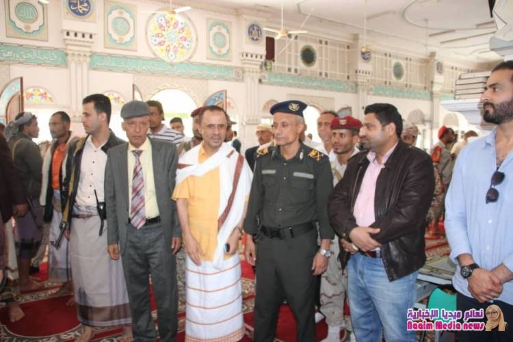 جنازة مهيبة لجثمان الفقيد عبدالملك سعيد ، يتقدمها وكيل أول محافظة تعز 