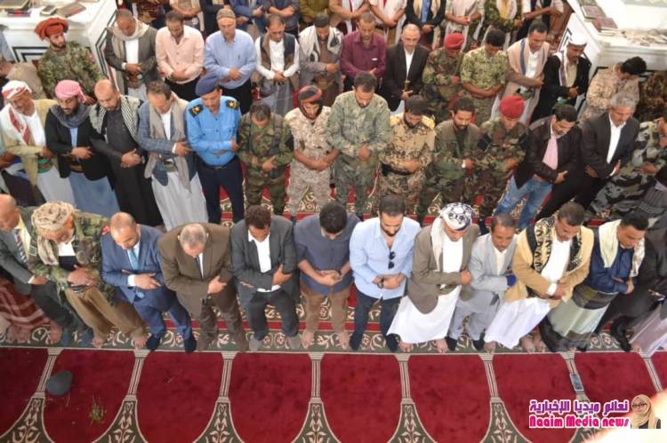 جنازة مهيبة لجثمان الفقيد عبدالملك سعيد ، يتقدمها وكيل أول محافظة تعز 