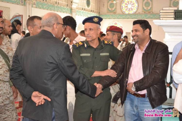 جنازة مهيبة لجثمان الفقيد عبدالملك سعيد ، يتقدمها وكيل أول محافظة تعز 