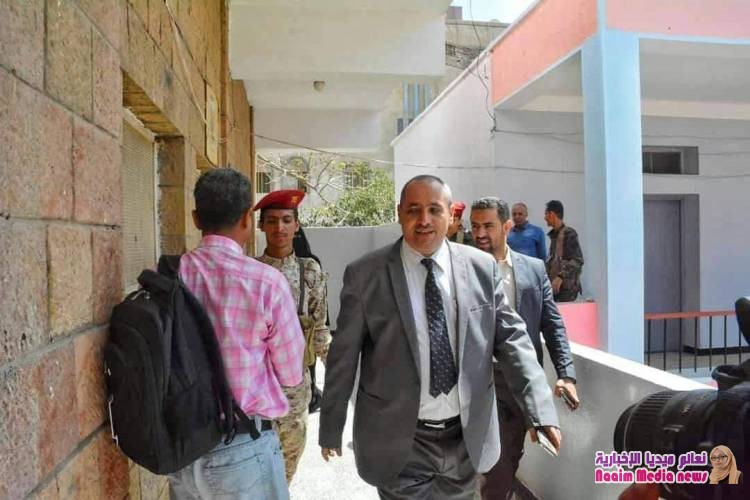 الوكيل المخلافي يثمن دور الجمعية الخيرية لهائل سعيد في ترميم عدد من مدارس تعز