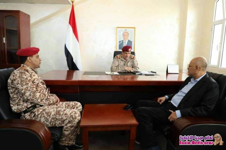 ‏رئيس الأركان يناقش مع محافظ تعز وقائد المحور استكمال تحرير المحافظة