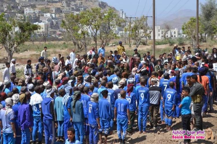 في موكب جنائزي مهيب إدارة عام شرطة محافظة تعزمع جموع المواطنين تشيع أحد أفراد الأمن  ...