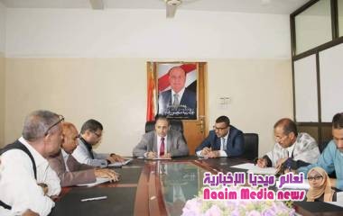 السلطة المحلية بمحافظة تعز تناقش أزمة المياه في المدينة