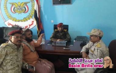 رئيس أركان محور تعز يتفقد الجاهزية القتالية للواء الخامس حماية رئاسية