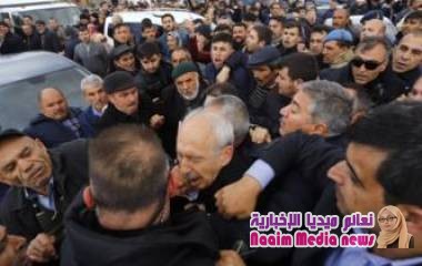 الاعتداء على زعيم المعارضة التركية خلال جنازة عسكرية في أنقرة