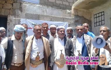 في ظل الجهود التي تبذلها قيادة السلطة المحلية بالجانب الصحي ..مدير عام المديرية يفتتح وحدتين صحية بعزلة القحاف.