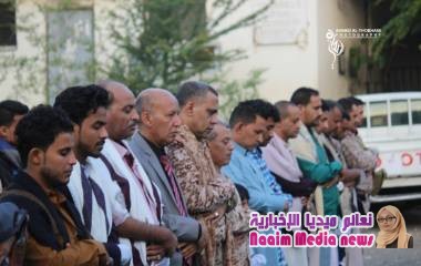 اللواء الصبري يؤدي صلاة العيد في مقر قيادة محور تعز ، ويتفقد خطوط التماس والمراكز التدريبية.