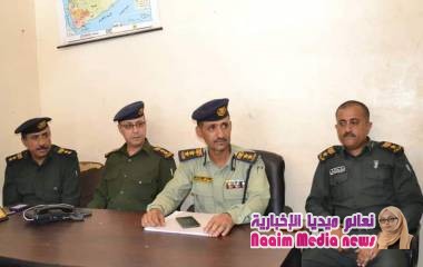 لجنة من قيادة شرطة تعز تقوم بزيارة تفقدية إلى قسم شرطة الثورة وتلتقي بعقال الحارات في نطاق القسم 