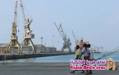 ﻭﺻﻮﻝ ﺷﺤﻨﺎﺕ غامضة إلى ميناء الحديدة تحت حماية حوثية ﻣﺸﺪﺩﺓ.