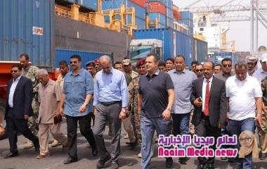 رئيس الوزراء يشدد على الدور الحيوي والمحوري لميناء عدن والمنطقة الحرة للنهوض بالقطاع الاقتصادي.