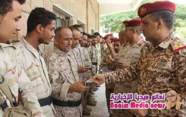 قيادة محور تعز تبدأ صرف البطائق العسكرية الالكتروني