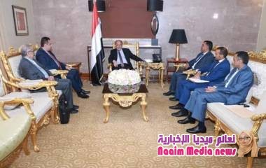 نائب رئيس الجمهورية يطلع على جهود الحكومة في بناء وتنمية المناطق المحررة