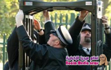 لماذا تحتاج بريطانيا لوضع شرطي في كل مدرسة؟