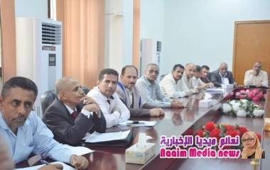 مدير عام المديرية يطلع وكيل أول المحافظة على مستوى الخدمات الأساسية وسبل تحسينها ومعالجتها بالمديرية.