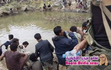 صور لجنود محور كتاف اثناء الحصار يشربون المياه الراكده