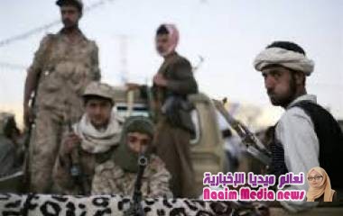 بتهمة الولاء للشرعية .. مسلح حوثي يطلق النار على والده ويختطفه مع أفراد أسرته