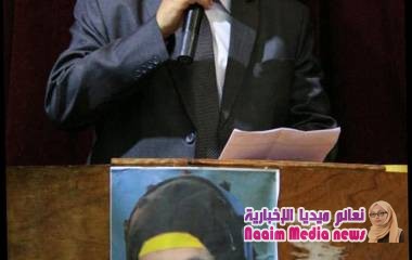 تعز تنتصر اليوم لقضية الروح الراحلة عائدة العبسي والقاعة تبكي مع لوحة ( سيدة النضال ووردة الكرامة ).