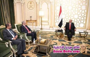 رئيس الجمهورية خلال لقائة محافظ البنك المركزي ووزير المالية يشدد على اتخاذ الإجراءات للحد من تراجع سعر العملة الوطنية