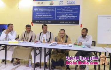 طالبوا بتشكيل مجلس اقتصادي مشترك .. مستقبل اقتصاد مأرب في جلسة نقاش للإعلام الاقتصادي والغرفة التجارية الصناعية