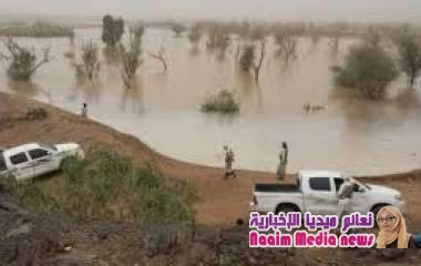 السيول تزيد من معاناة النازحين بمخيم الجفينة بمأرب وتهدم 30 خيمة ومنزلا