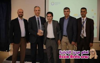 نائب رئيس مجلس إدارة بنك التضامن الأستاذ شوقي أحمد هائل يكرم وكلاء شبكة التضامن باي للحوالات السريعة .