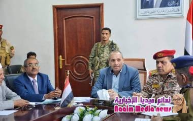 اجتماع موسع للسلطات القضائية والمحلية والجهات العسكرية والأمنية لمناقشة الاعتداء على الأراضي والممتلكات العامة والخاصة وضبط المطلوبين